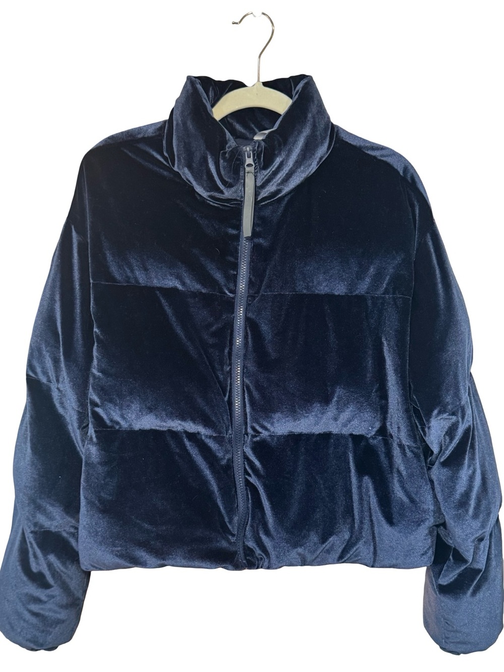 🔵🔹 Fabletics Navy Velvet Puffer Jacket NWT super soft and cozy!! 🔹🔵